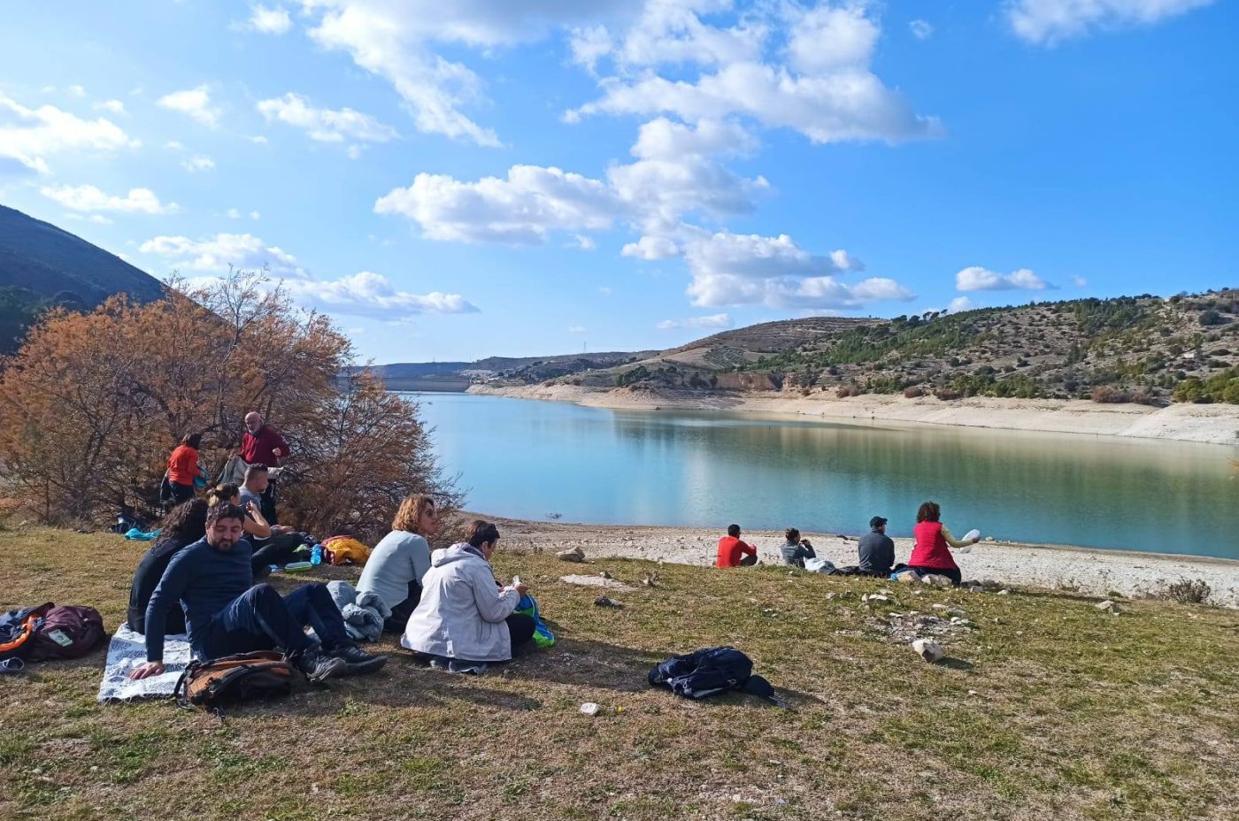 Trekking fino al Lago Dirillo tra natura e storia