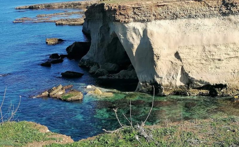 Trekking al Plemmirio fino alla grotta della Pillirina