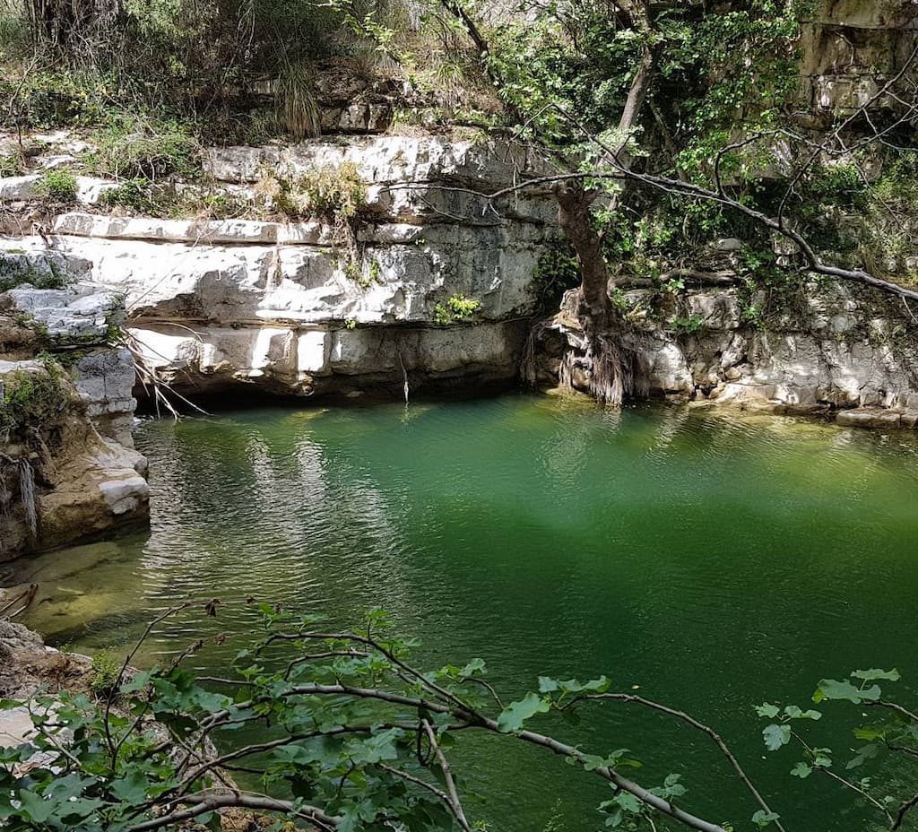 Trekking a Cava dei Servi tra laghetti e cascatelle