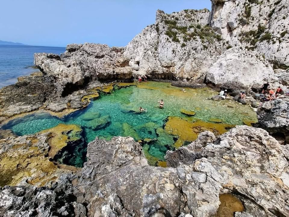 Capo Milazzo e la Piscina di Venere:  natura selvaggia e acque cristalline