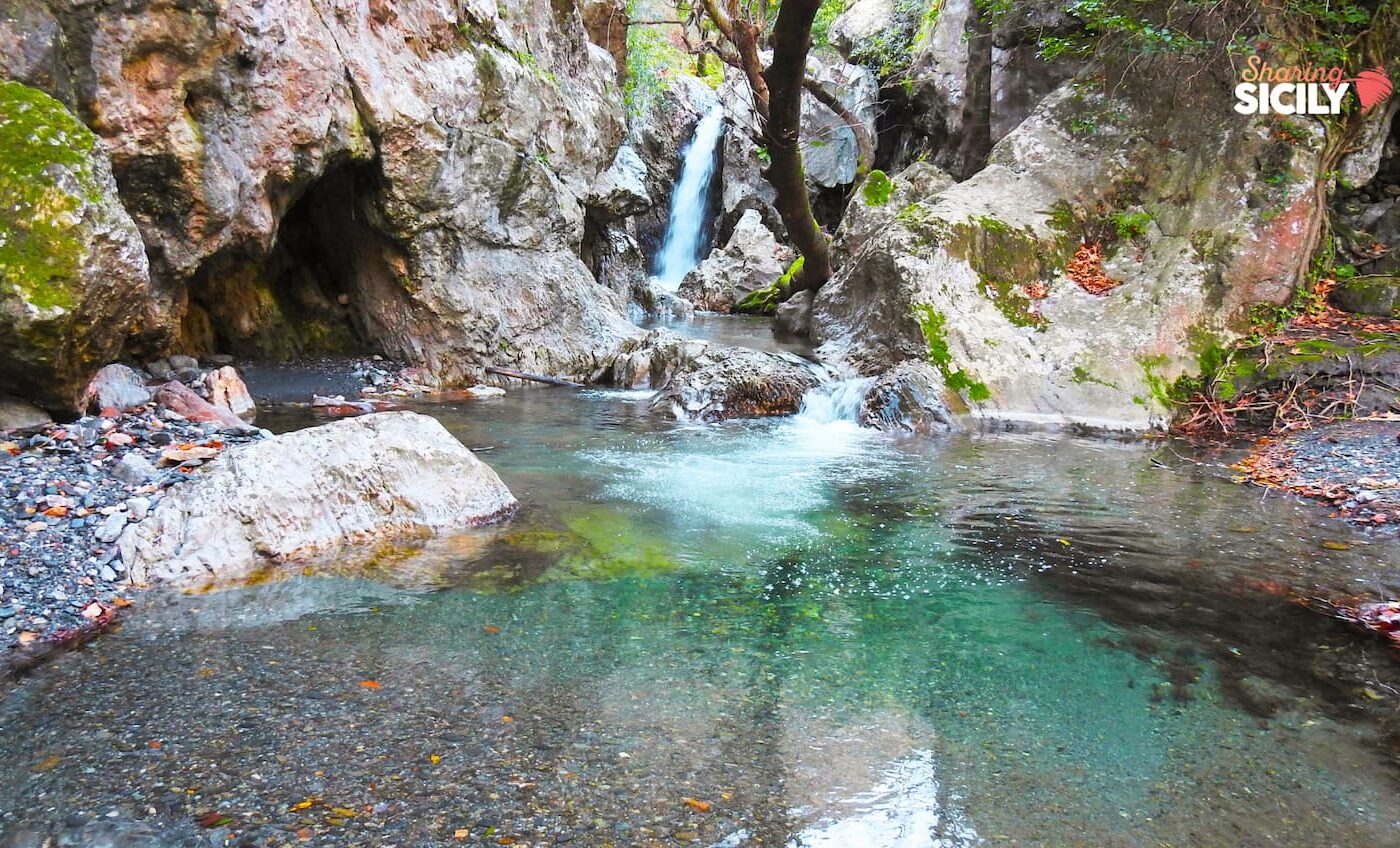 La Valle delle Cascate: viaggio tra storia, laghetti e canyon