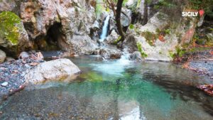 La Valle delle Cascate: viaggio tra storia, laghetti e canyon