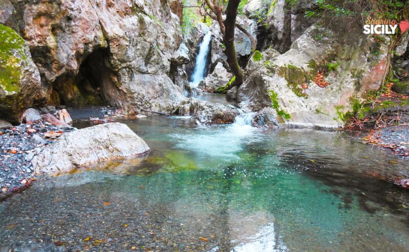 La Valle delle Cascate: viaggio tra storia, laghetti e canyon